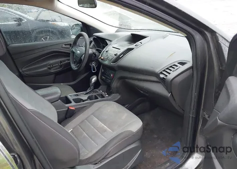 2017 Ford Escape S z USA, uszkodzony, nr VIN 1FMCU0F73HUC73083